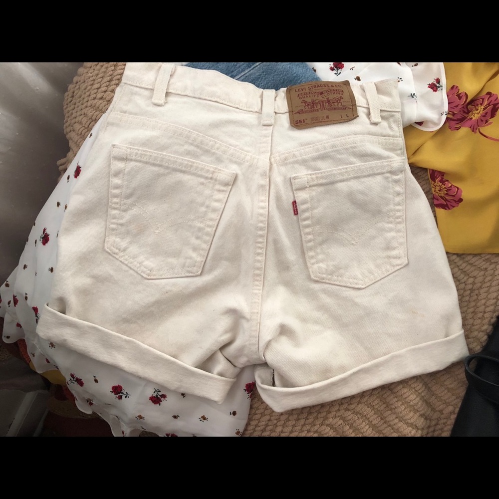 Cut off Levi’s jean shorts